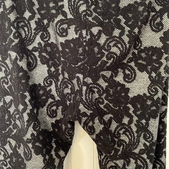 Suzy Shier Leggings - Picture 5 of 7